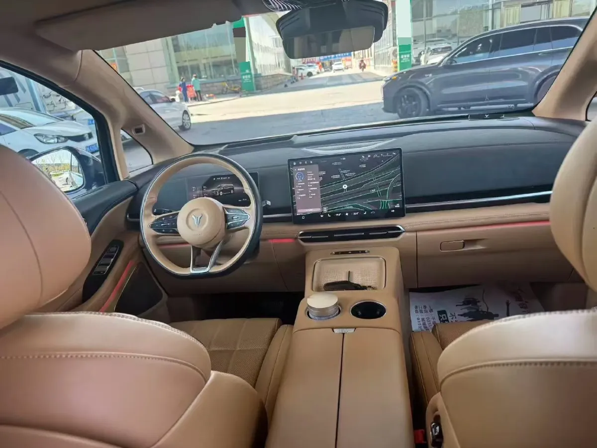 2025 Voyah Dream 1.5T 150HP L4 PHEV 41.7KWH,autocango,china used car exporter,china ev exporter,chinese used car exporter,chinese used ev exporter