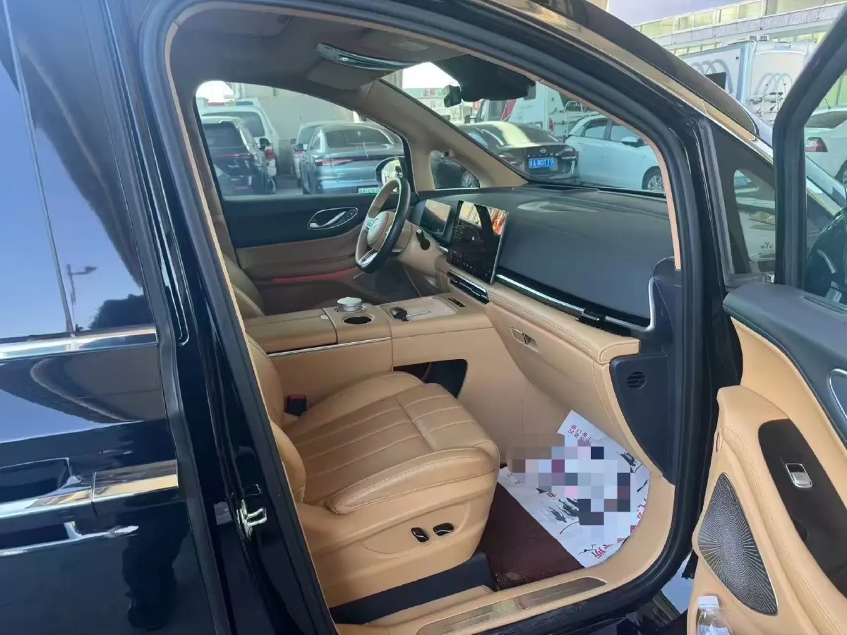 2025 Voyah Dream 1.5T 150HP L4 PHEV 41.7KWH,autocango,china used car exporter,china ev exporter,chinese used car exporter,chinese used ev exporter