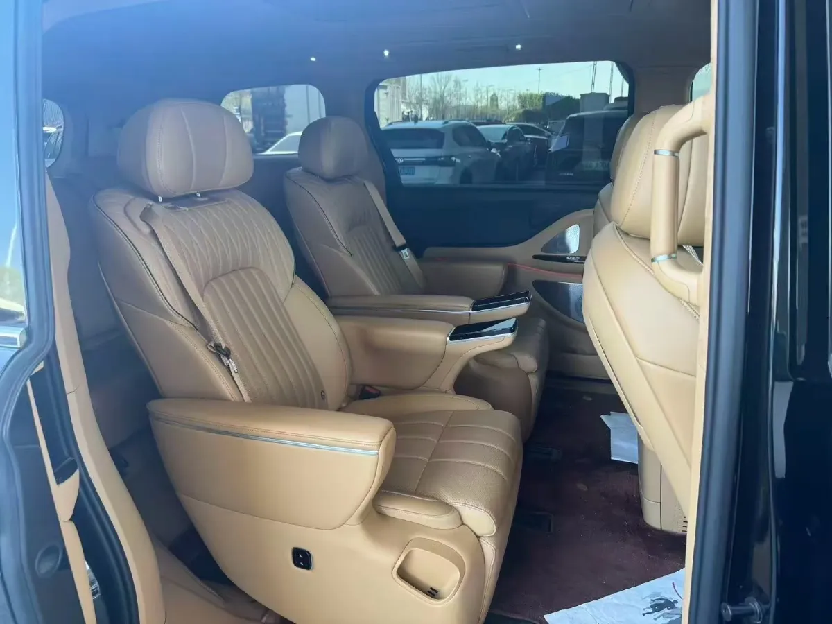 2025 Voyah Dream 1.5T 150HP L4 PHEV 41.7KWH,autocango,china used car exporter,china ev exporter,chinese used car exporter,chinese used ev exporter