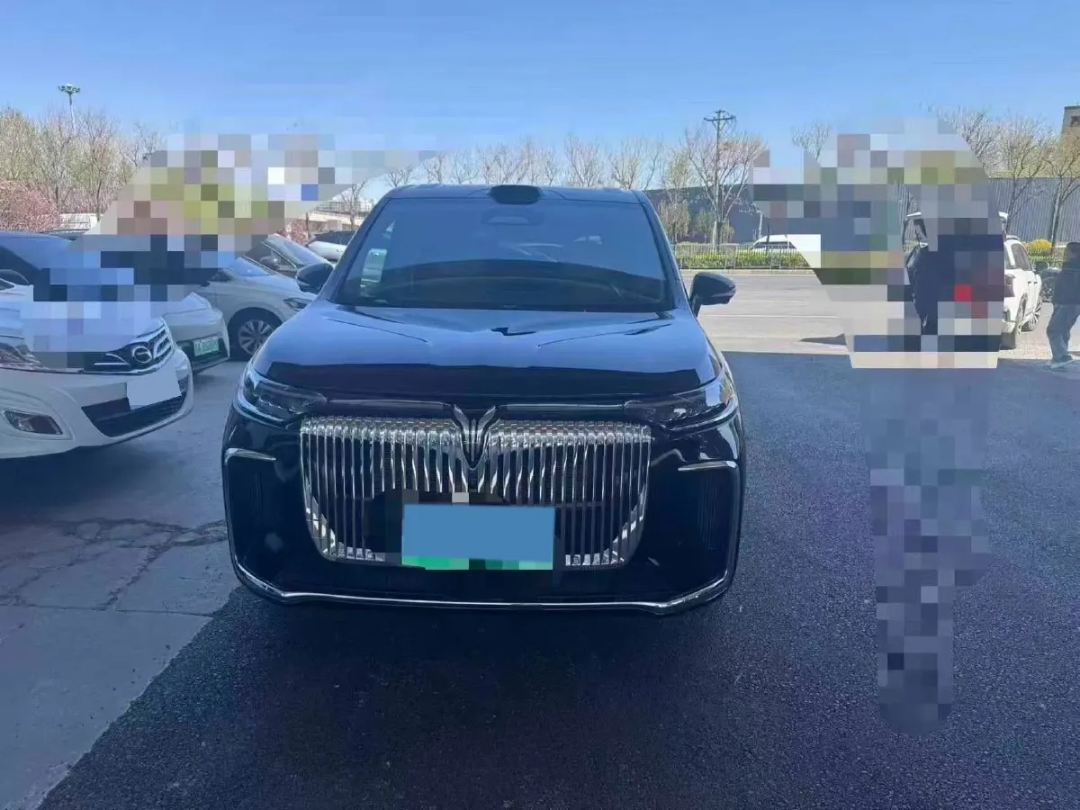 2025 Voyah Dream 1.5T 150HP L4 PHEV 41.7KWH,autocango,china used car exporter,china ev exporter,chinese used car exporter,chinese used ev exporter