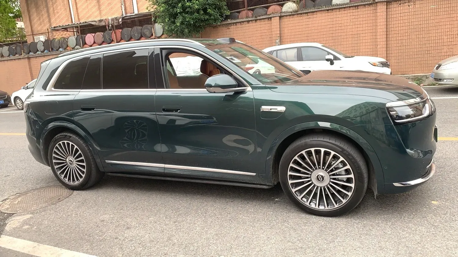 2025 AITO AITO M8 REEV 160HP REEV 53.4KWH,autocango,china used car exporter,china ev exporter,chinese used car exporter,chinese used ev exporter