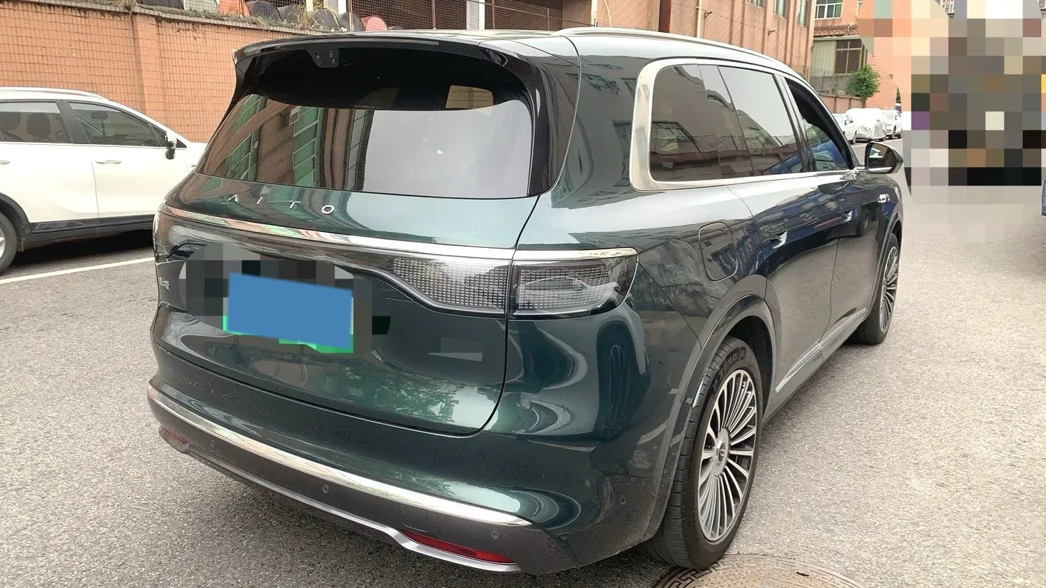 2025 AITO AITO M8 REEV 160HP REEV 53.4KWH,autocango,china used car exporter,china ev exporter,chinese used car exporter,chinese used ev exporter