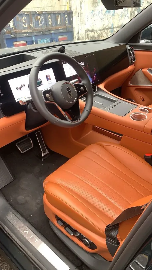 2025 AITO AITO M8 REEV 160HP REEV 53.4KWH,autocango,china used car exporter,china ev exporter,chinese used car exporter,chinese used ev exporter