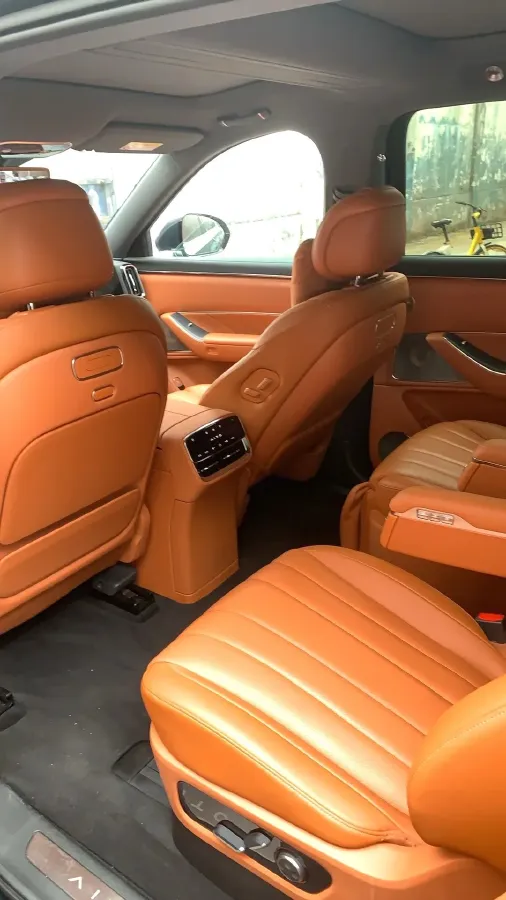 2025 AITO AITO M8 REEV 160HP REEV 53.4KWH,autocango,china used car exporter,china ev exporter,chinese used car exporter,chinese used ev exporter