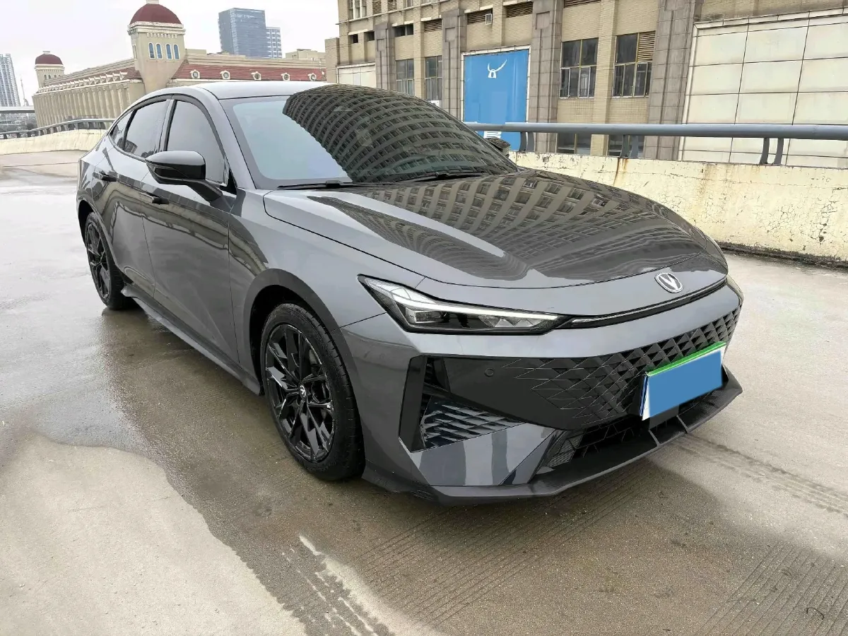 2024 ChangAn UNI-V 1.5T 188HP L4 7DCT,autocango,china used car exporter,china ev exporter,chinese used car exporter,chinese used ev exporter