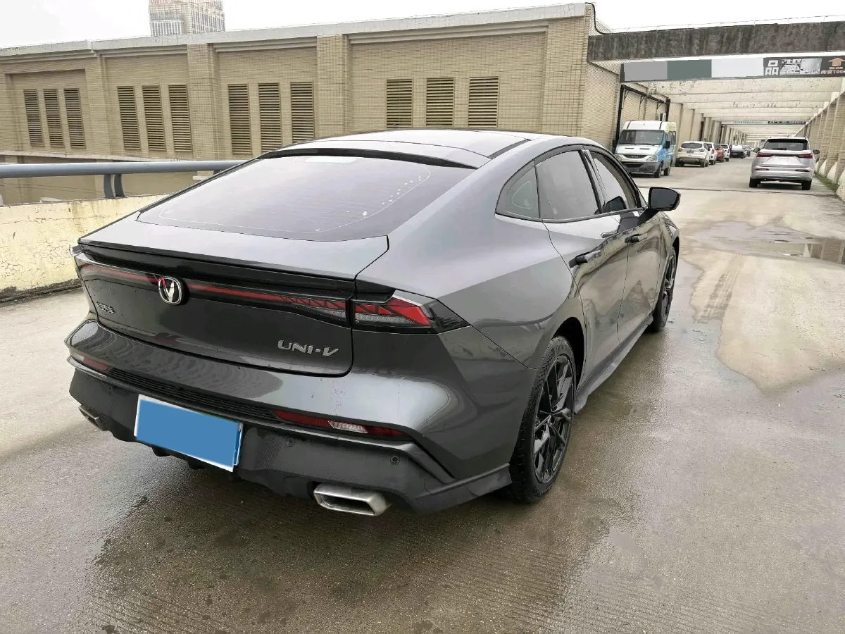 2024 ChangAn UNI-V 1.5T 188HP L4 7DCT,autocango,china used car exporter,china ev exporter,chinese used car exporter,chinese used ev exporter