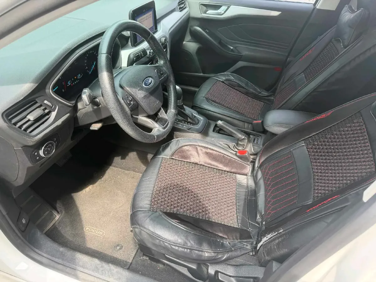 2020 Ford Focus 1.5L 122HP L3 6AT,autocango,china used car exporter,china ev exporter,chinese used car exporter,chinese used ev exporter