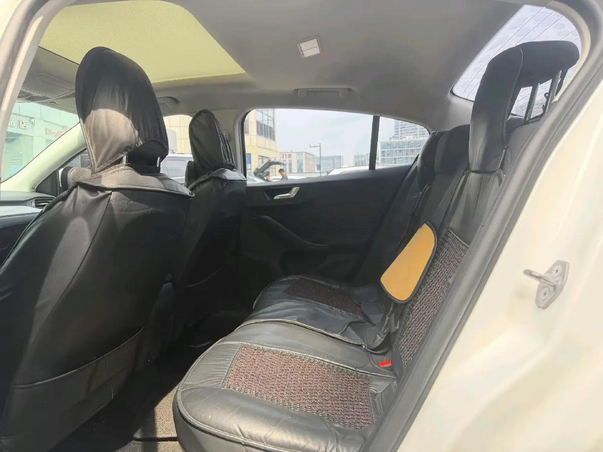 2020 Ford Focus 1.5L 122HP L3 6AT,autocango,china used car exporter,china ev exporter,chinese used car exporter,chinese used ev exporter