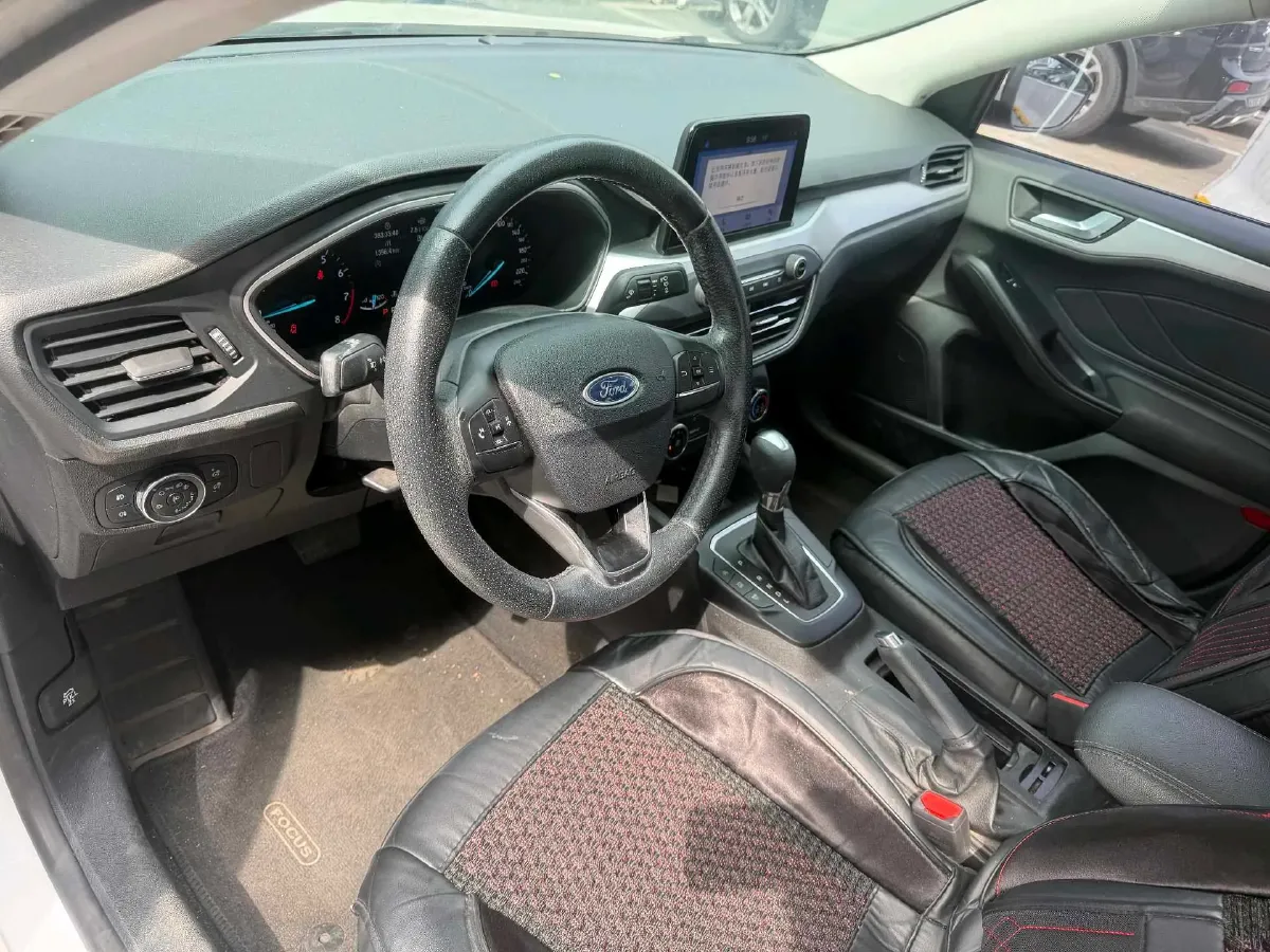 2020 Ford Focus 1.5L 122HP L3 6AT,autocango,china used car exporter,china ev exporter,chinese used car exporter,chinese used ev exporter