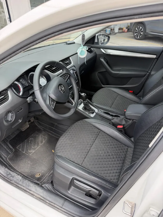 2018 Skoda Octavia 1.2T 116HP L4 7DCT,autocango,china used car exporter,china ev exporter,chinese used car exporter,chinese used ev exporter