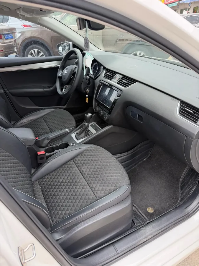 2018 Skoda Octavia 1.2T 116HP L4 7DCT,autocango,china used car exporter,china ev exporter,chinese used car exporter,chinese used ev exporter