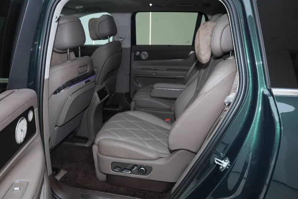 2025 AITO AITO M9 REEV 160HP REEV 52KWH,autocango,china used car exporter,china ev exporter,chinese used car exporter,chinese used ev exporter