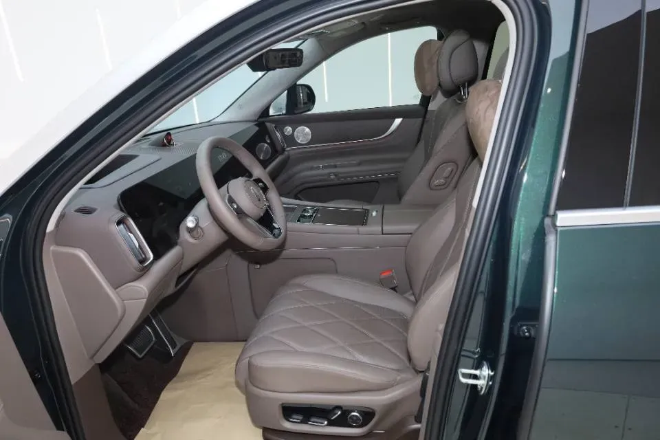 2025 AITO AITO M9 REEV 160HP REEV 52KWH,autocango,china used car exporter,china ev exporter,chinese used car exporter,chinese used ev exporter