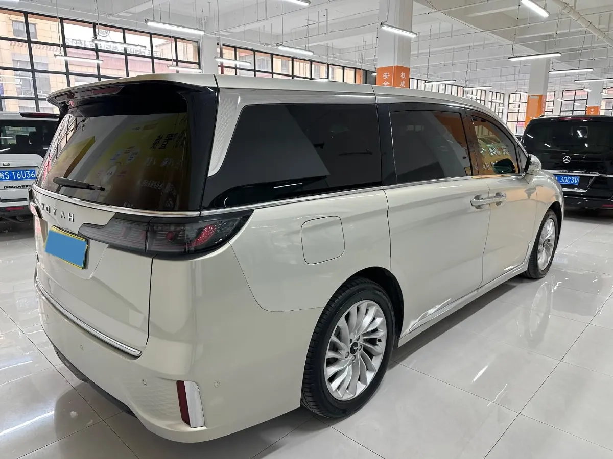 2022 Voyah Dream 1.5T 136HP L4 PHEV 25.57KWH,autocango,china used car exporter,china ev exporter,chinese used car exporter,chinese used ev exporter