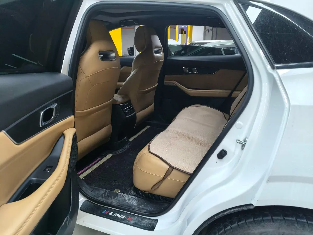 2021 ChangAn UNI-K 2.0T 233HP L4 8AT,autocango,china used car exporter,china ev exporter,chinese used car exporter,chinese used ev exporter