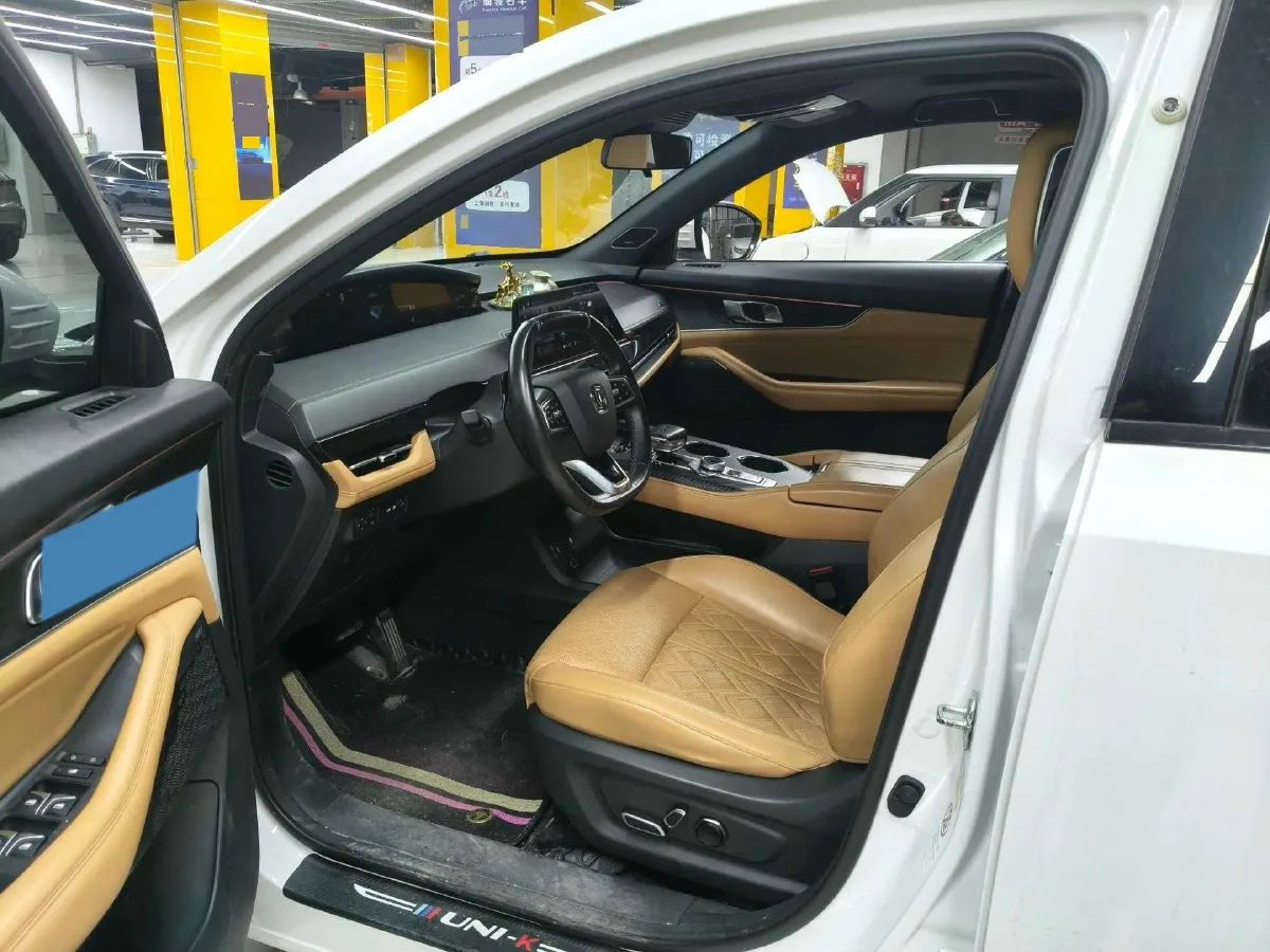 2021 ChangAn UNI-K 2.0T 233HP L4 8AT,autocango,china used car exporter,china ev exporter,chinese used car exporter,chinese used ev exporter