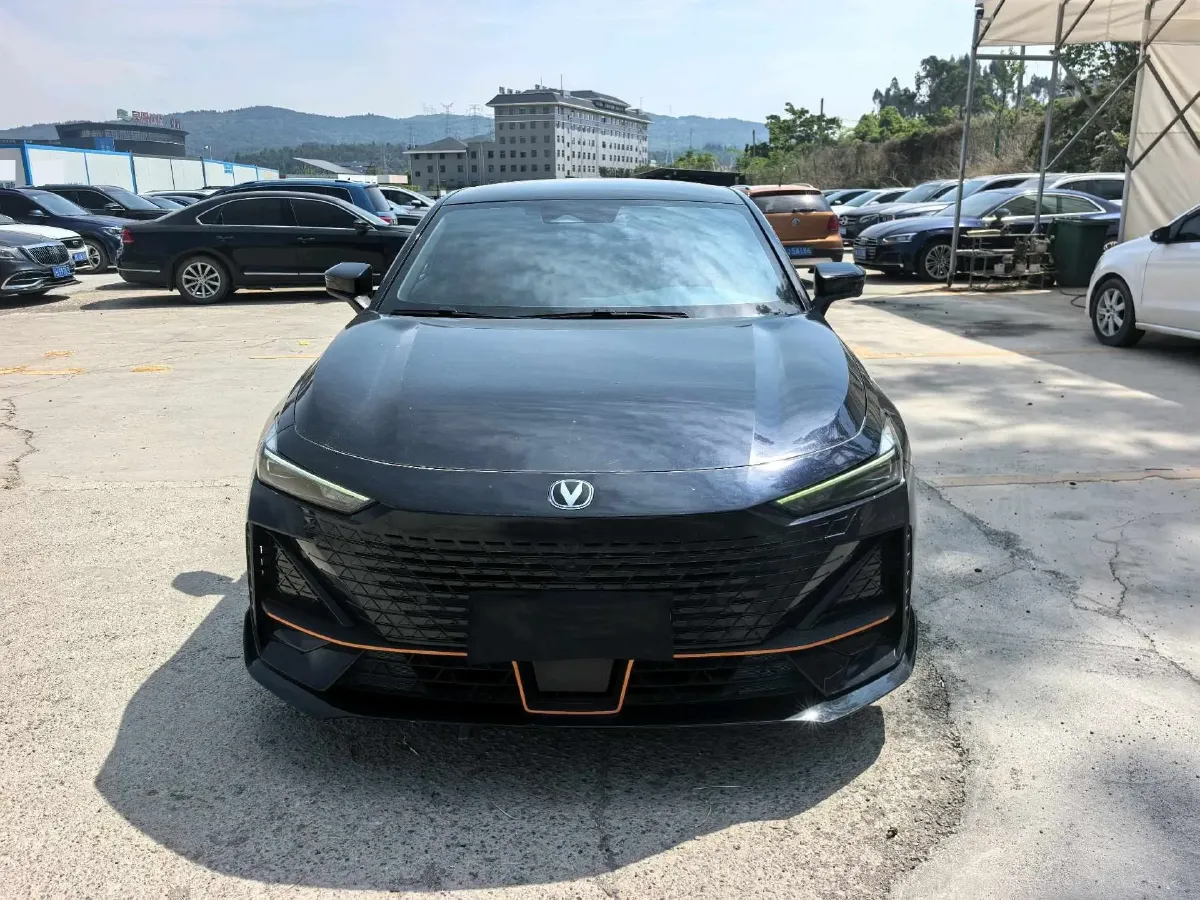 2023 ChangAn UNI-V 1.5T 188HP L4 7DCT,autocango,china used car exporter,china ev exporter,chinese used car exporter,chinese used ev exporter