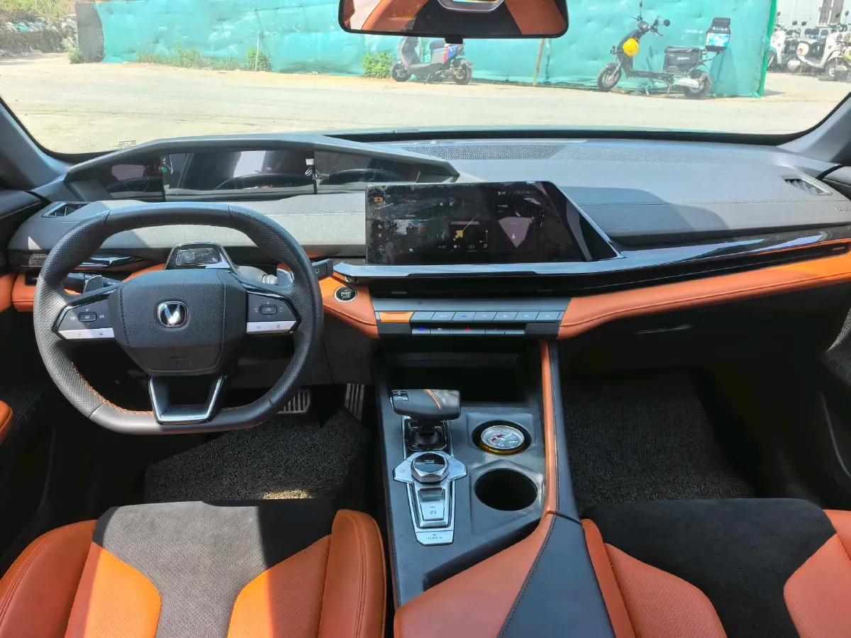 2023 ChangAn UNI-V 1.5T 188HP L4 7DCT,autocango,china used car exporter,china ev exporter,chinese used car exporter,chinese used ev exporter