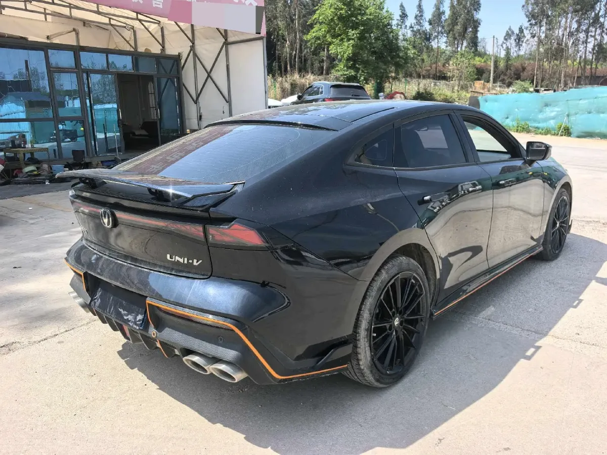 2023 ChangAn UNI-V 1.5T 188HP L4 7DCT,autocango,china used car exporter,china ev exporter,chinese used car exporter,chinese used ev exporter