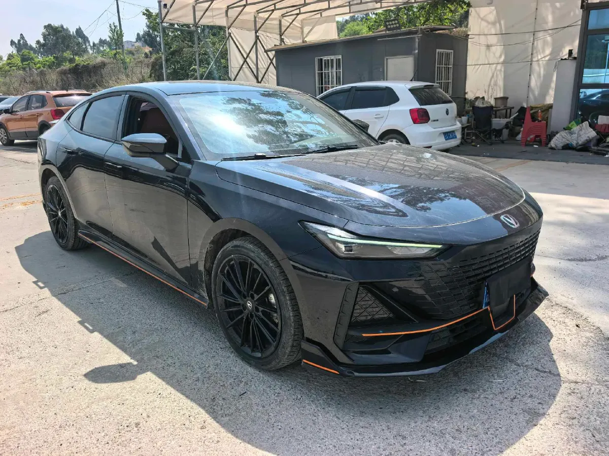 2023 ChangAn UNI-V 1.5T 188HP L4 7DCT,autocango,china used car exporter,china ev exporter,chinese used car exporter,chinese used ev exporter