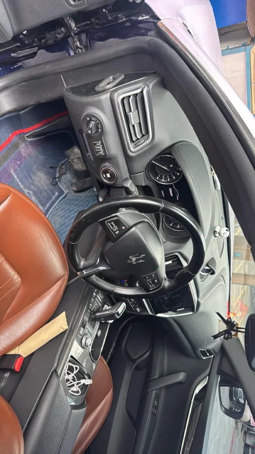 2021 Maserati Ghibli 2.0T 330HP L4 8AT,autocango,china used car exporter,china ev exporter,chinese used car exporter,chinese used ev exporter