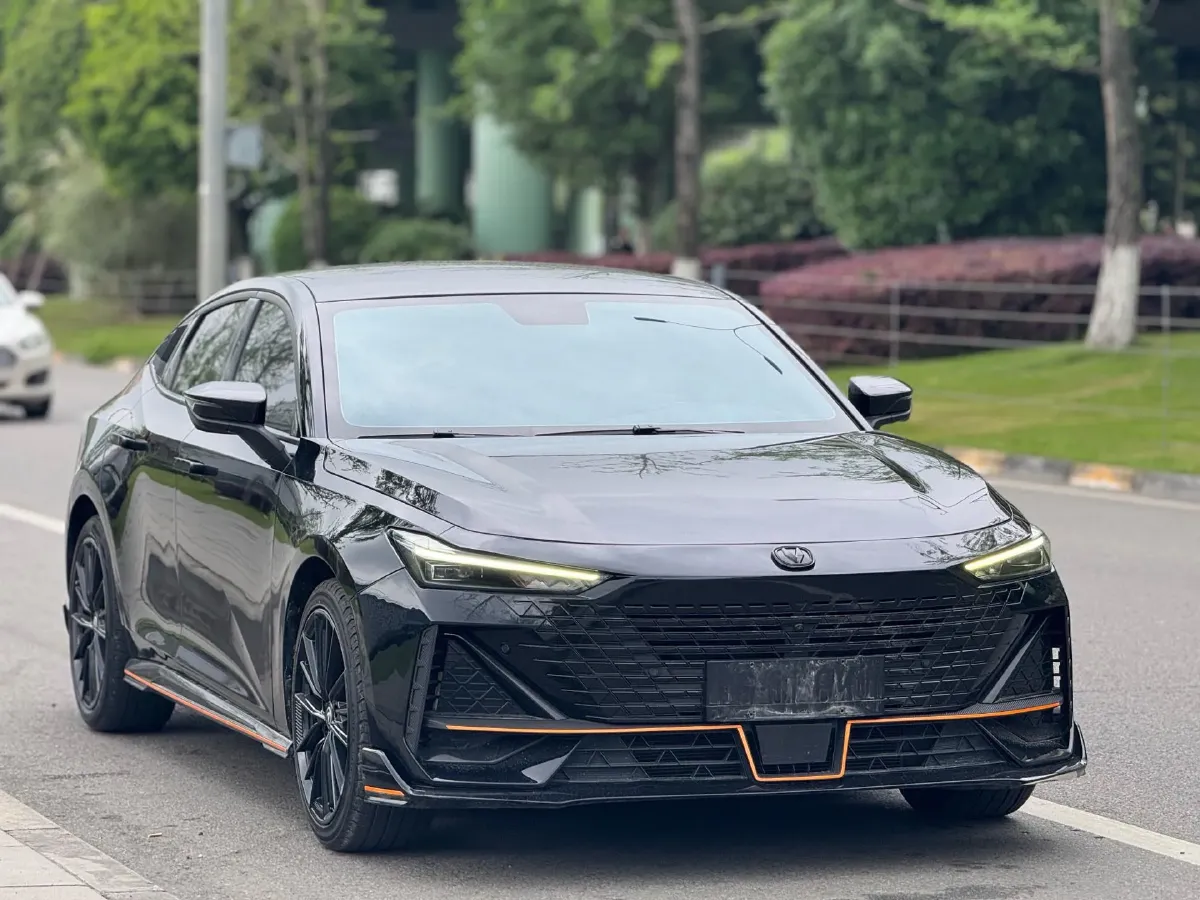 2022 ChangAn UNI-V 1.5T 188HP L4 7DCT,autocango,china used car exporter,china ev exporter,chinese used car exporter,chinese used ev exporter