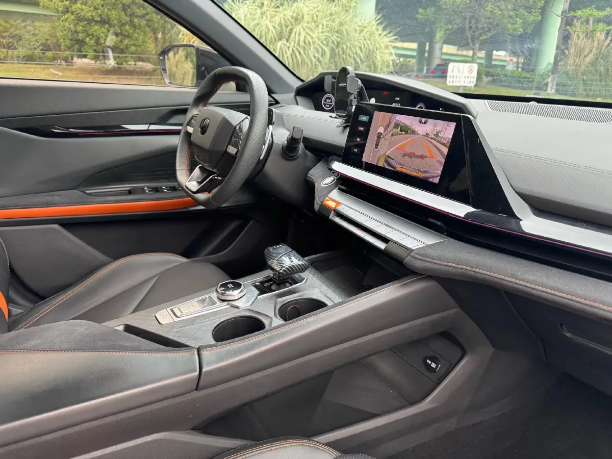 2022 ChangAn UNI-V 1.5T 188HP L4 7DCT,autocango,china used car exporter,china ev exporter,chinese used car exporter,chinese used ev exporter