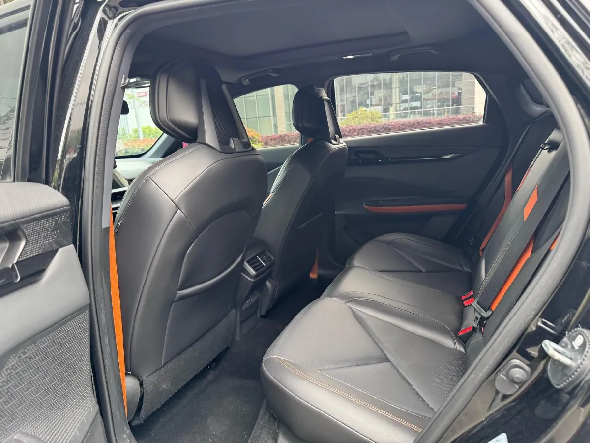 2022 ChangAn UNI-V 1.5T 188HP L4 7DCT,autocango,china used car exporter,china ev exporter,chinese used car exporter,chinese used ev exporter