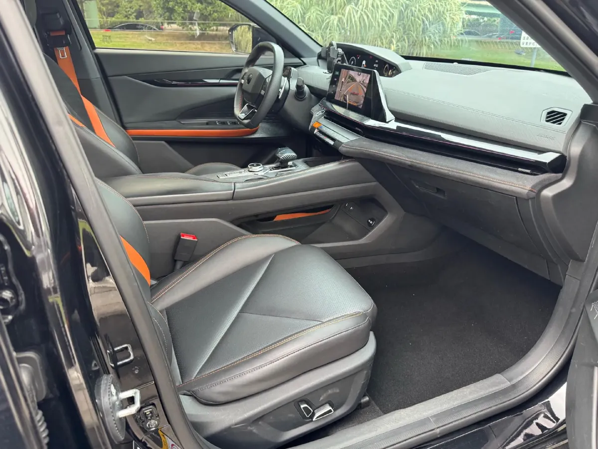 2022 ChangAn UNI-V 1.5T 188HP L4 7DCT,autocango,china used car exporter,china ev exporter,chinese used car exporter,chinese used ev exporter