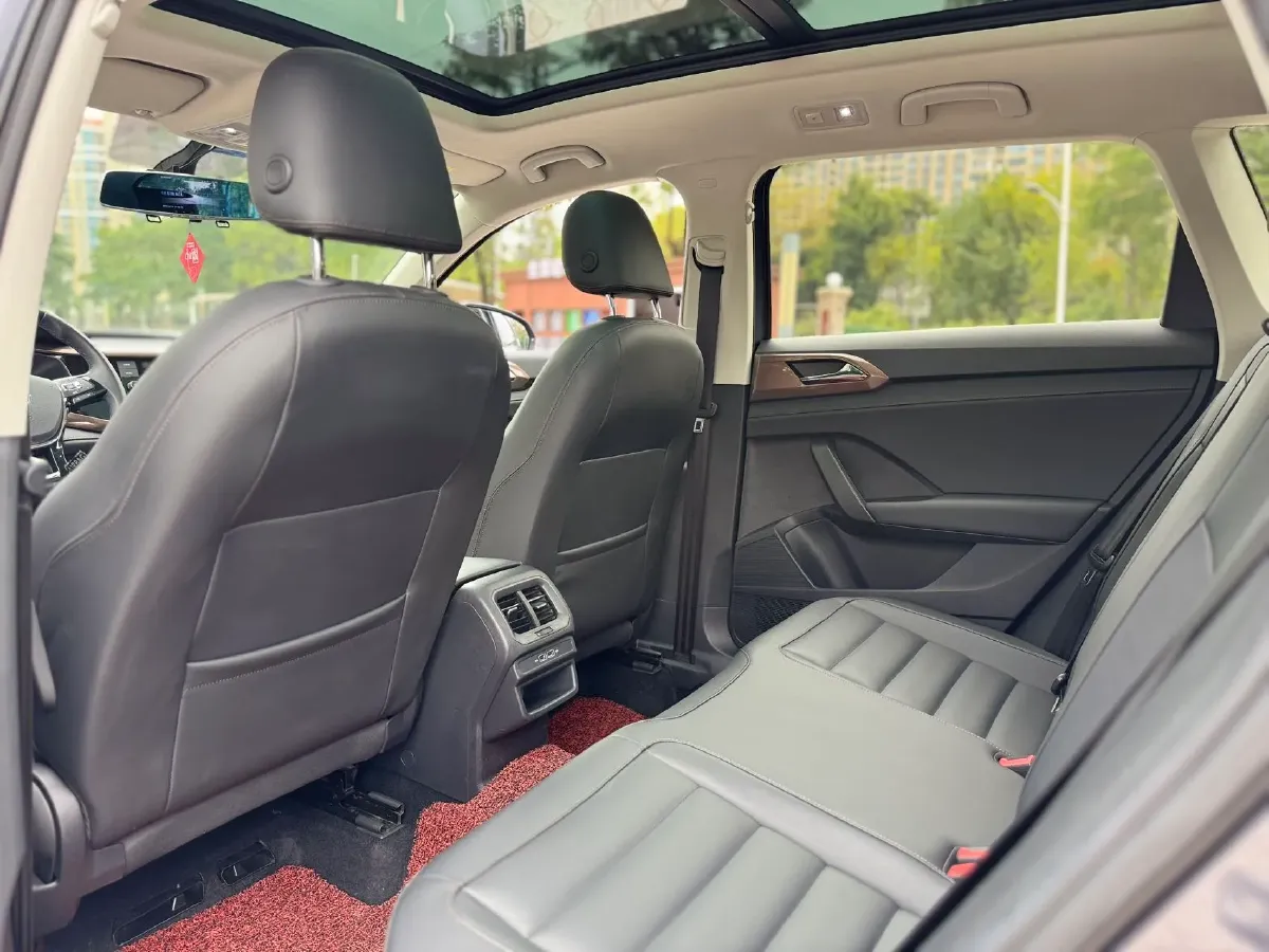 2019 MINI MINI 1.5T 102HP L3 7DCT,autocango,china used car exporter,china ev exporter,chinese used car exporter,chinese used ev exporter