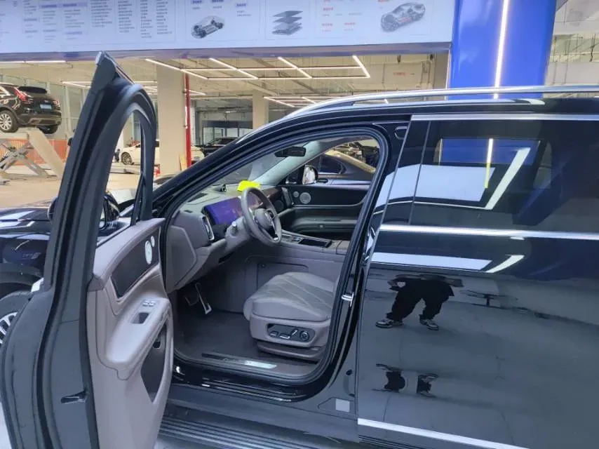 2025 AITO AITO M9 REEV 160HP REEV 52KWH,autocango,china used car exporter,china ev exporter,chinese used car exporter,chinese used ev exporter