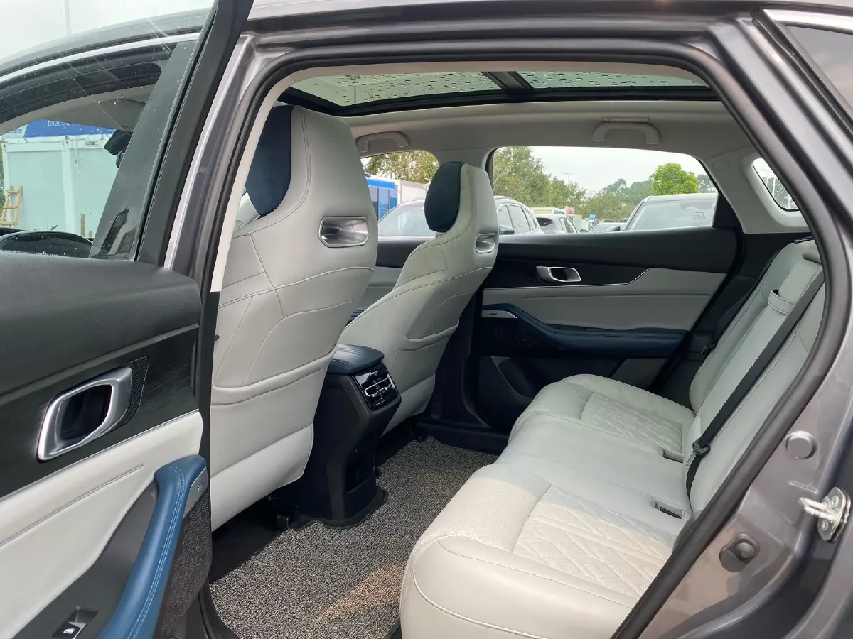 2022 ChangAn UNI-K iDD 1.5T 170HP L4 6TCT PHEV 30.74KWH,autocango,china used car exporter,china ev exporter,chinese used car exporter,chinese used ev exporter