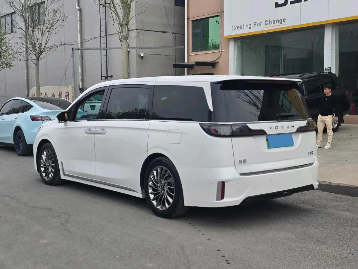 2022 Voyah Dream 1.5T 136HP L4 PHEV 25.57KWH,autocango,china used car exporter,china ev exporter,chinese used car exporter,chinese used ev exporter