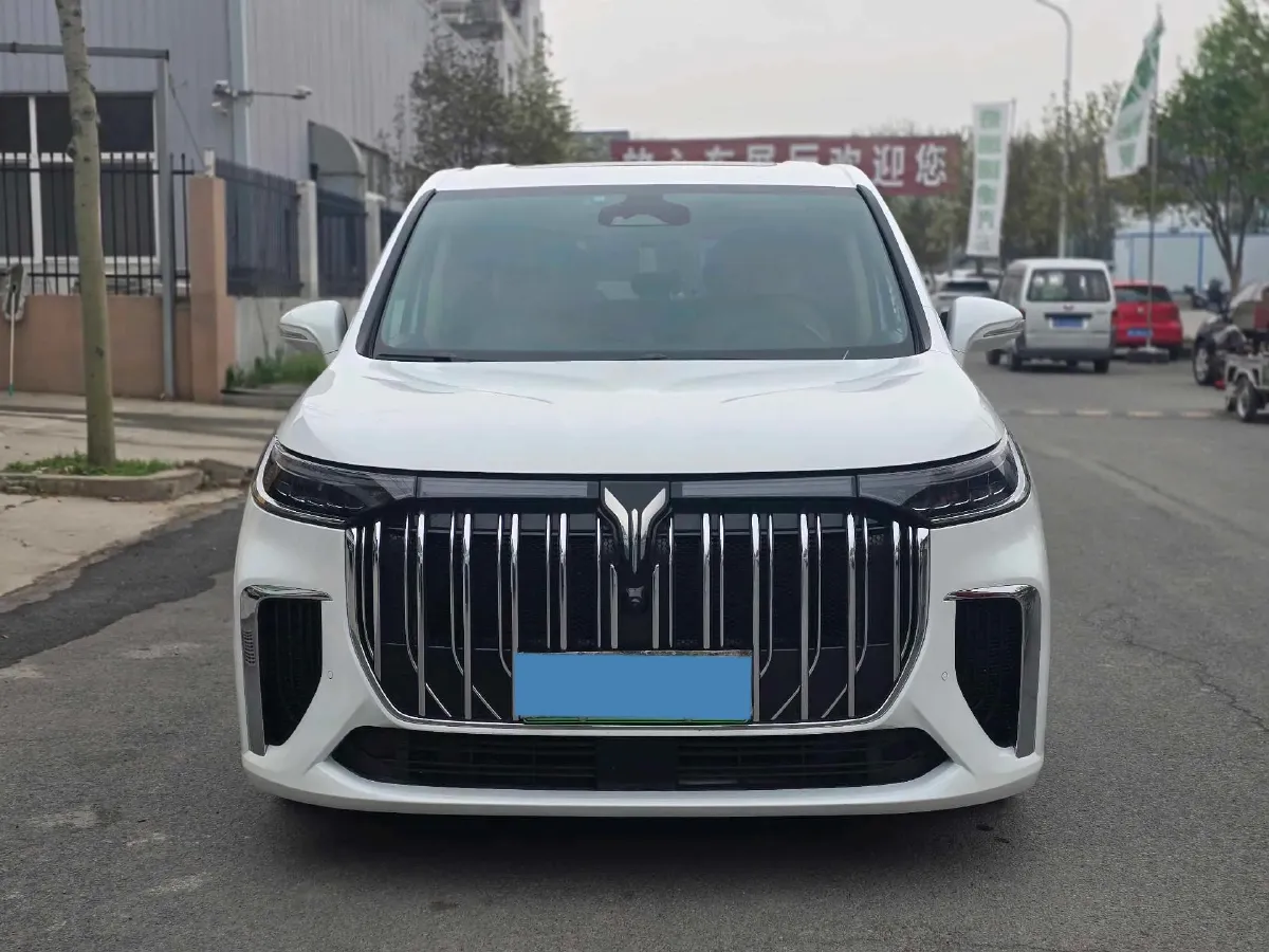 2022 Voyah Dream 1.5T 136HP L4 PHEV 25.57KWH,autocango,china used car exporter,china ev exporter,chinese used car exporter,chinese used ev exporter
