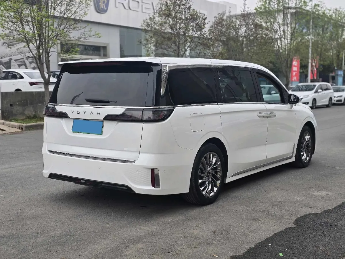 2022 Voyah Dream 1.5T 136HP L4 PHEV 25.57KWH,autocango,china used car exporter,china ev exporter,chinese used car exporter,chinese used ev exporter