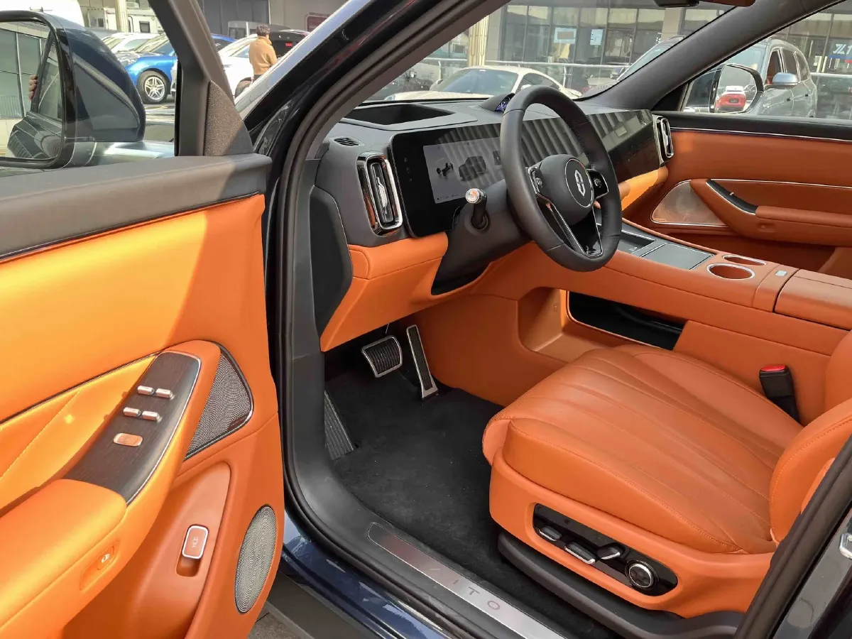 2025 AITO AITO M8 REEV 160HP REEV 53.4KWH,autocango,china used car exporter,china ev exporter,chinese used car exporter,chinese used ev exporter