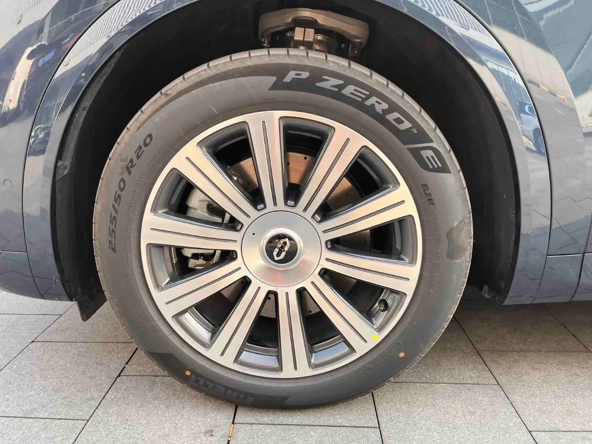 2025 AITO AITO M8 REEV 160HP REEV 53.4KWH,autocango,china used car exporter,china ev exporter,chinese used car exporter,chinese used ev exporter