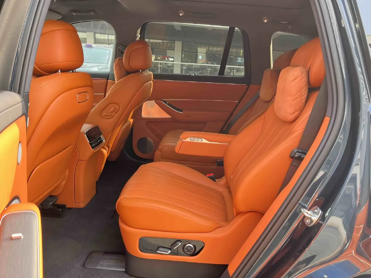 2025 AITO AITO M8 REEV 160HP REEV 53.4KWH,autocango,china used car exporter,china ev exporter,chinese used car exporter,chinese used ev exporter