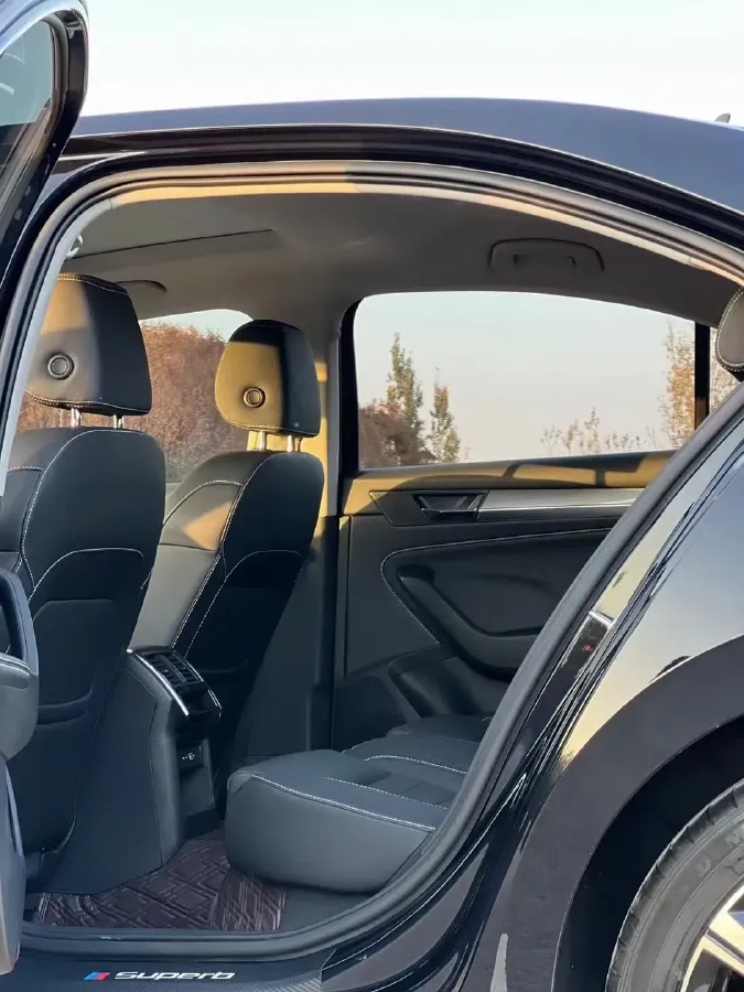 2022 Skoda Superb 1.4T 150HP L4 7DCT,autocango,china used car exporter,china ev exporter,chinese used car exporter,chinese used ev exporter