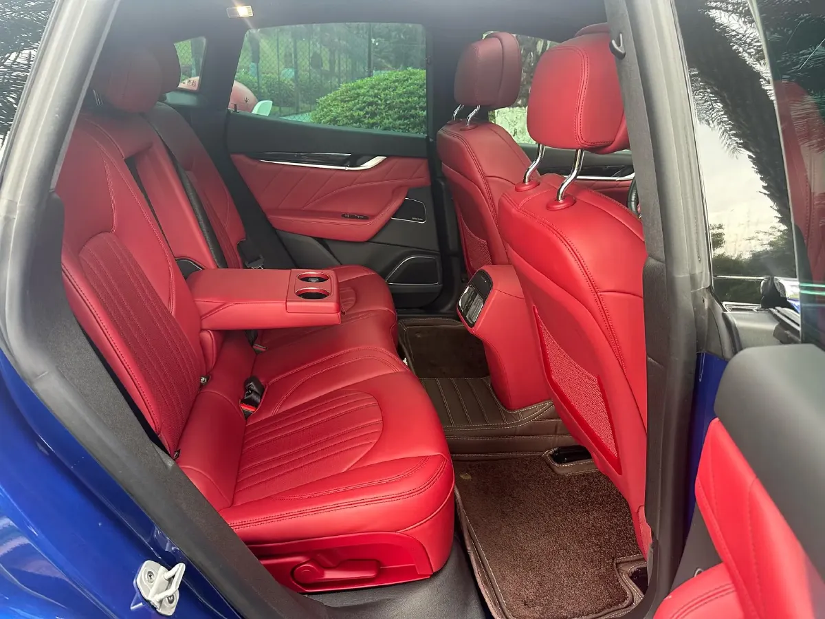 2022 Maserati Levante 2.0T 330HP L4 8AT,autocango,china used car exporter,china ev exporter,chinese used car exporter,chinese used ev exporter