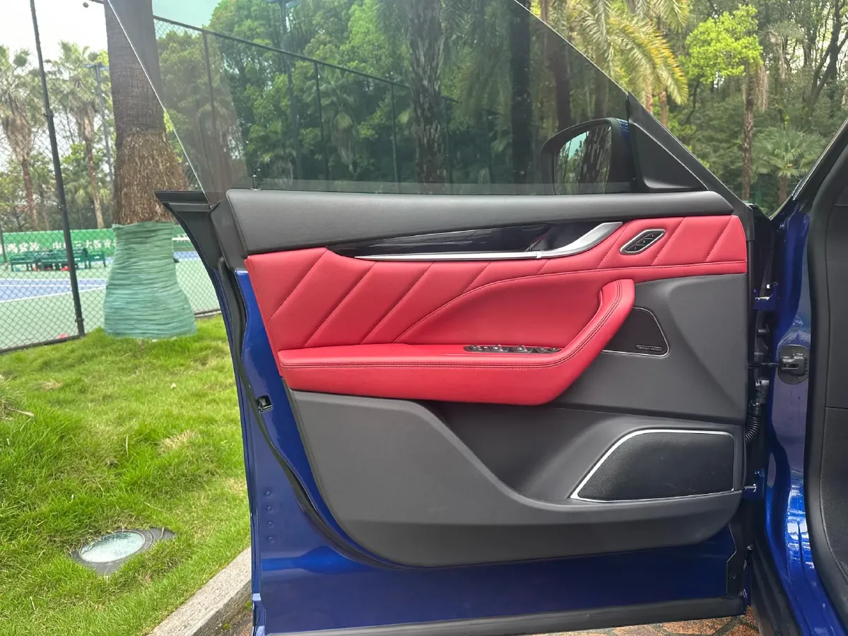 2022 Maserati Levante 2.0T 330HP L4 8AT,autocango,china used car exporter,china ev exporter,chinese used car exporter,chinese used ev exporter