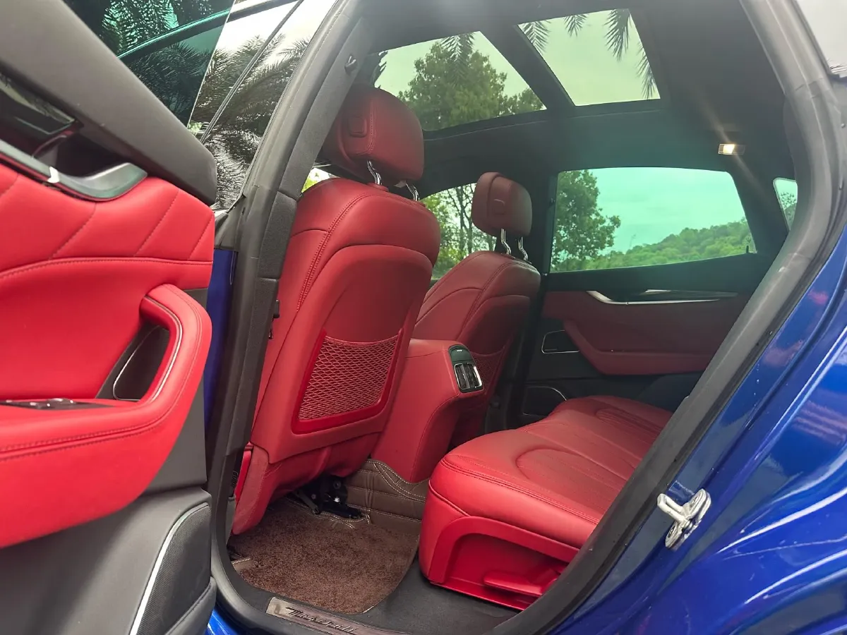 2022 Maserati Levante 2.0T 330HP L4 8AT,autocango,china used car exporter,china ev exporter,chinese used car exporter,chinese used ev exporter