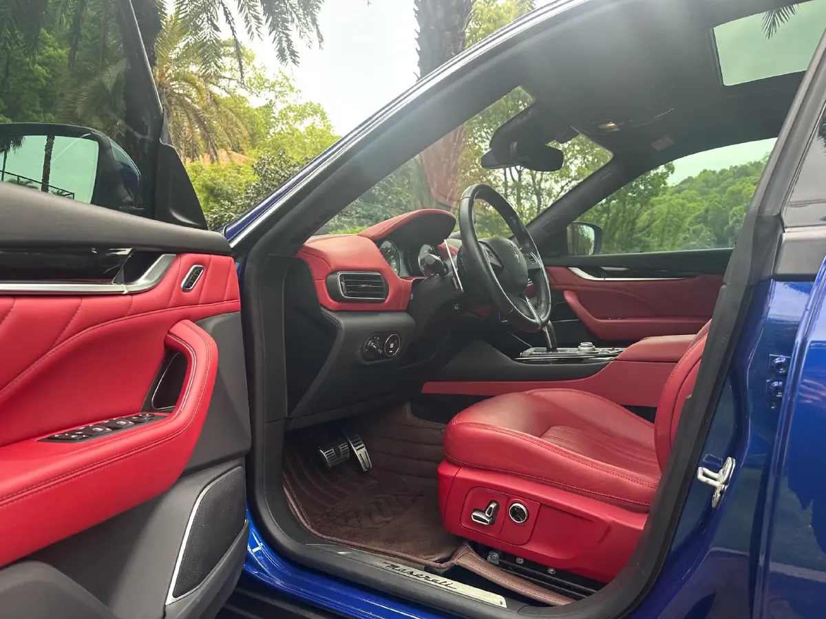 2022 Maserati Levante 2.0T 330HP L4 8AT,autocango,china used car exporter,china ev exporter,chinese used car exporter,chinese used ev exporter