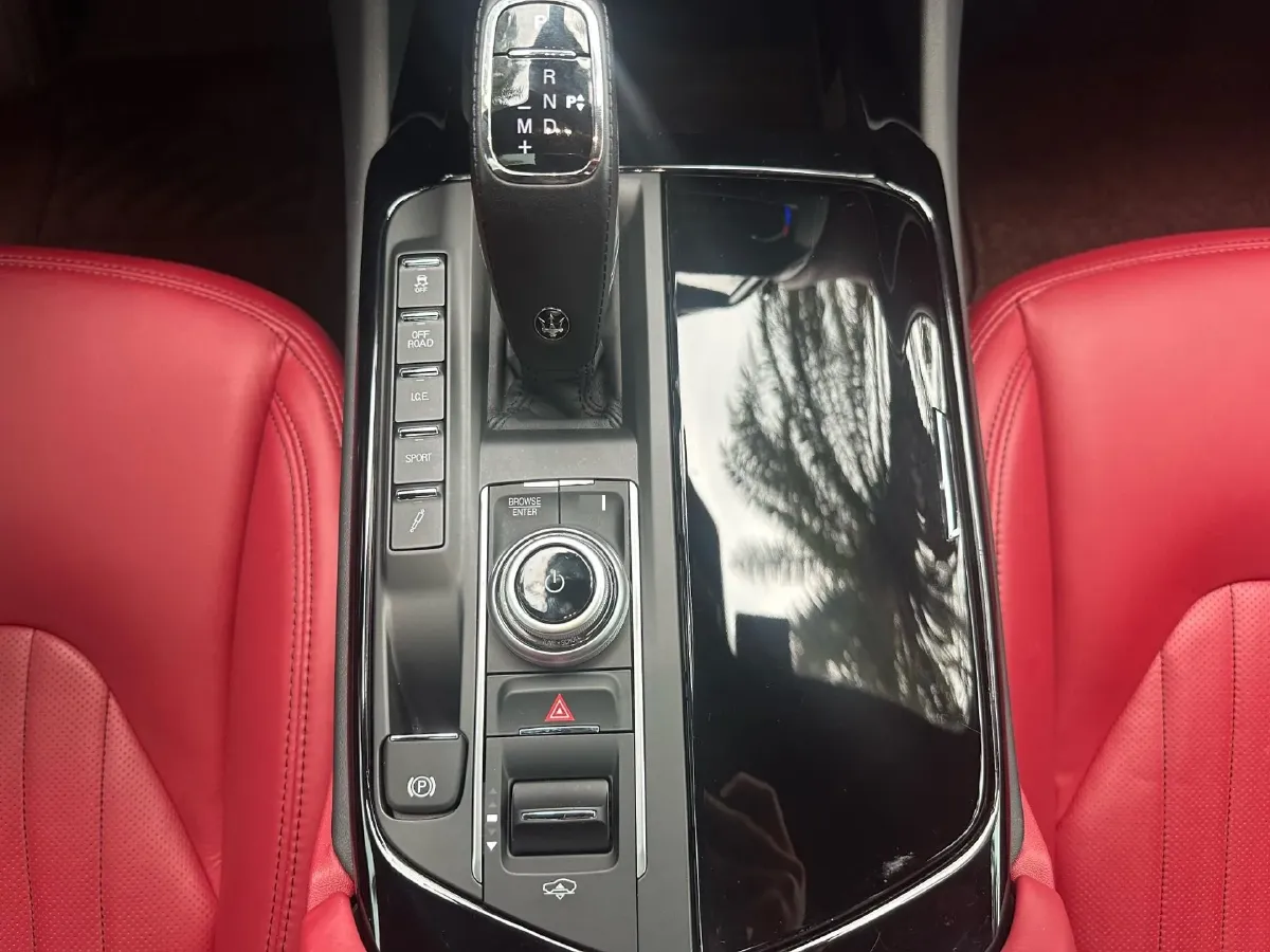 2022 Maserati Levante 2.0T 330HP L4 8AT,autocango,china used car exporter,china ev exporter,chinese used car exporter,chinese used ev exporter