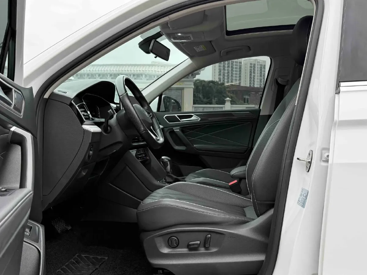 2023 Volkswagen Tiguan L 1.5T 160HP L4 7DCT,autocango,china used car exporter,china ev exporter,chinese used car exporter,chinese used ev exporter