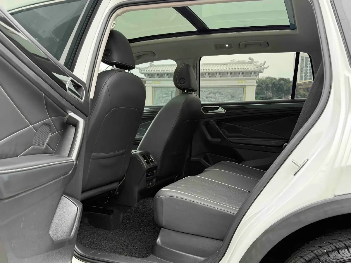 2023 Volkswagen Tiguan L 1.5T 160HP L4 7DCT,autocango,china used car exporter,china ev exporter,chinese used car exporter,chinese used ev exporter