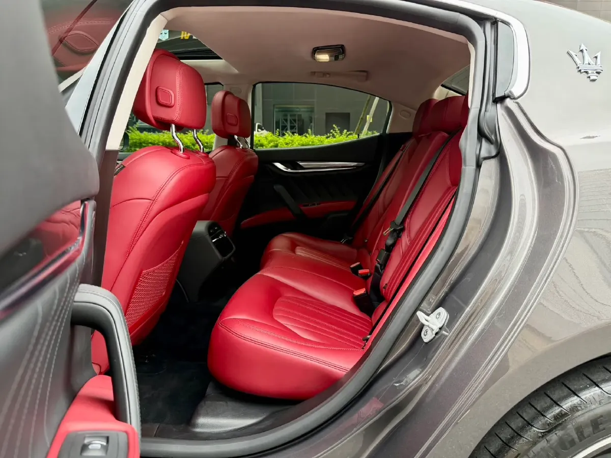 2021 Maserati Ghibli 2.0T 330HP L4 8AT,autocango,china used car exporter,china ev exporter,chinese used car exporter,chinese used ev exporter