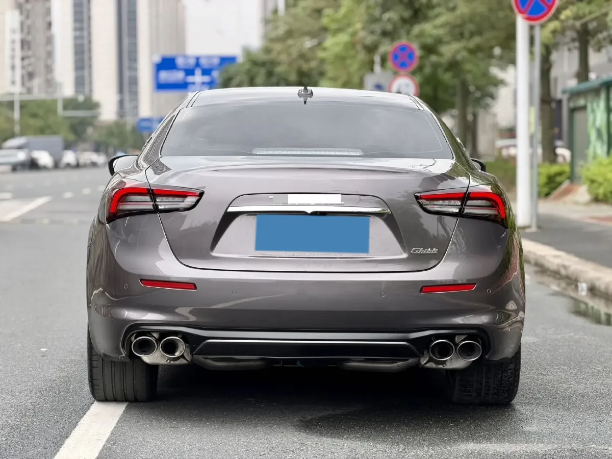 2021 Maserati Ghibli 2.0T 330HP L4 8AT,autocango,china used car exporter,china ev exporter,chinese used car exporter,chinese used ev exporter