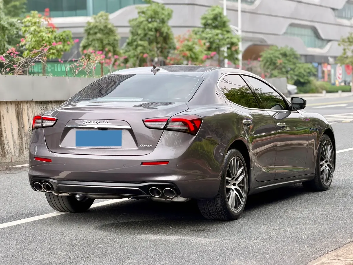 2021 Maserati Ghibli 2.0T 330HP L4 8AT,autocango,china used car exporter,china ev exporter,chinese used car exporter,chinese used ev exporter