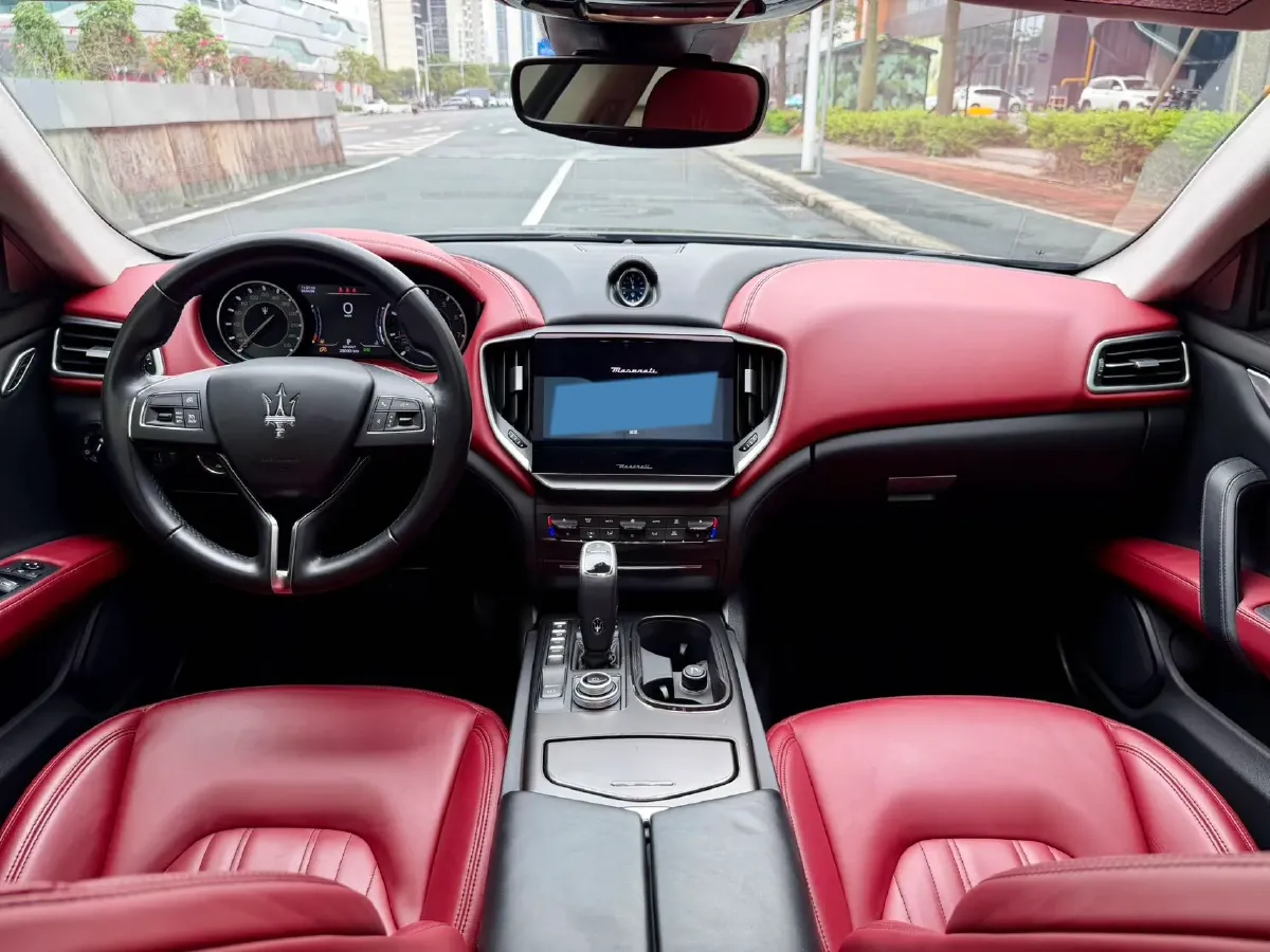 2021 Maserati Ghibli 2.0T 330HP L4 8AT,autocango,china used car exporter,china ev exporter,chinese used car exporter,chinese used ev exporter